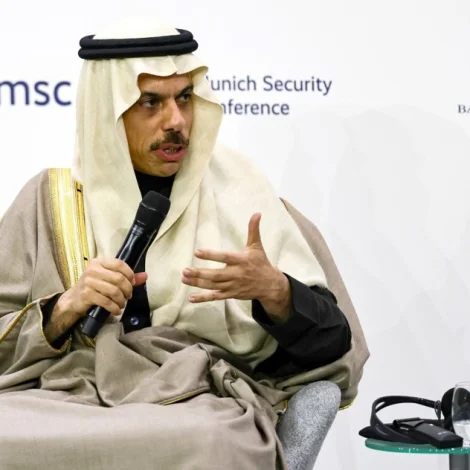 Saudiarabia útvíst fimm starvsfólk á iransku sendistovuni