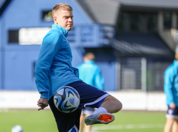 Jørgen Nielsen (myndin) og Emil Weihe Joensen eru fyri fyrstu fer boðsendir til A-landsliðið - Mynd: www.FSF.fo