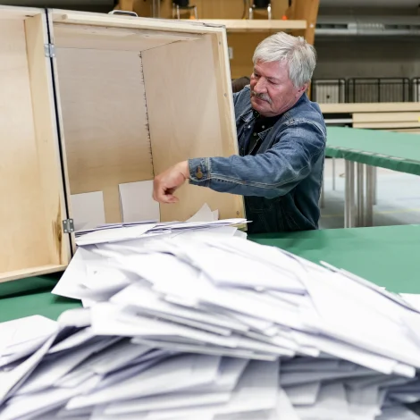 20 valstøð eru tald - Javnaðarflokkurin fær báðar sessirnar