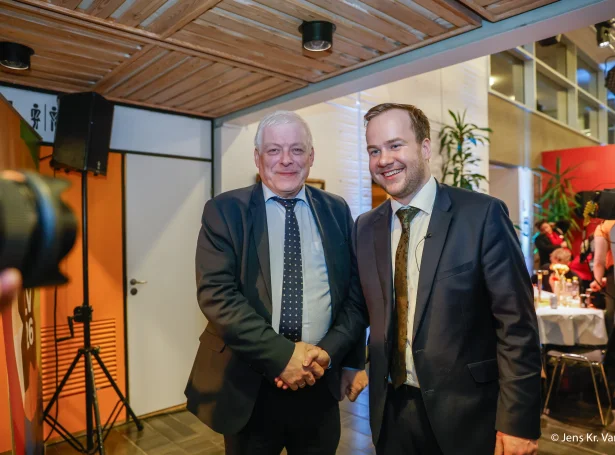 Sámal Petur í Grund kom aftur á ting - Beinir Johannessen kann gerast løgmaður (Mynd: Jens Kr. Vang)