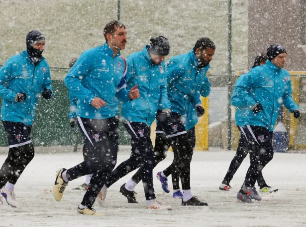 Hósdagin var tað serliga veðrið, ið setti dám á landsliðsvenjingina - Mynd: Hans Erik Danielsen