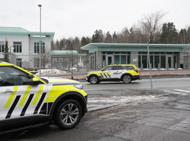 Norsk løgregluakfør í Oslo (Mynd: EPA)