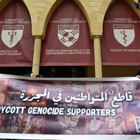 Fleiri amerikonsk universitet flutt undirvísingina á netið eftir hóttanir úr Iran