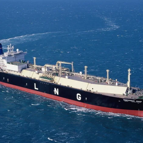 Oljuprísurin kann røkka 200 dollarum