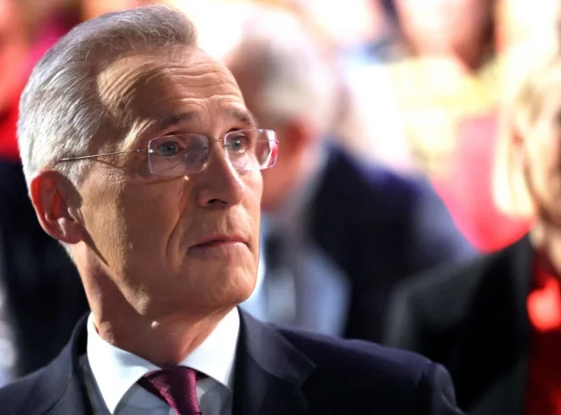 Norski fíggjarmálaráðharrin, Jens Stoltenberg legði fram uppskotið á tíðindafundi í dag (Mynd: EPA)