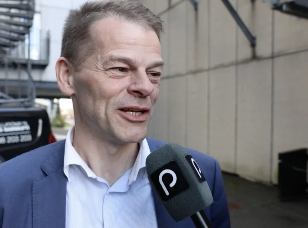 - Samdir um tað mesta og upplagt at vit tríggir seta okkum saman