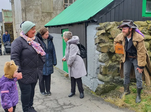 Sjórænarar fjala páskaharur, sum børnini vara at leita eftir í Nólsoy leygardagin (Savnsmynd: Evy Toftegaard Nielsen)