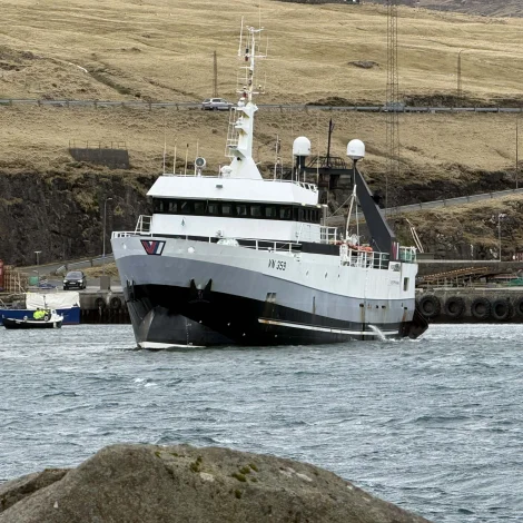 Norðfinnur stendur fastur á einum sandrivi