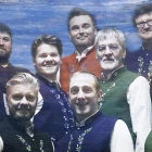 Manskórið Garpar og Klaksvíkar Manskór framføra í Messuni