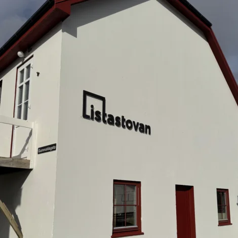 10 ár við Listastovuni