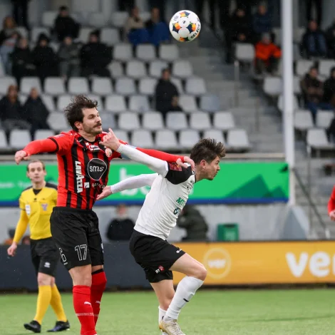 Ofta endar tað við javnleiki, tá HB og B36 bresta saman, og ofta 2-2. Spurningurin er, um tað verður eitt langt kvøld í Gundadali. Og um HB stendur í uppaftur veikari støðu eftir dystin (Mynd: Sverri Egholm)