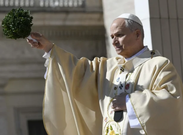 Leo pávi heldur røðu fyrsta páskadag (Mynd: EPA)