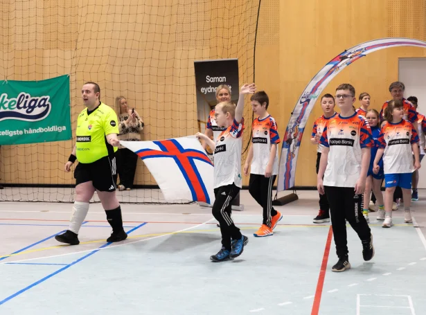 Leygardagin 4. apríl skipaði Eydnudeildin fyri Eydnucup í høllini á Hálsi. Lagið var gott (Mynd: torshavn.fo/Annika Heradóttir)