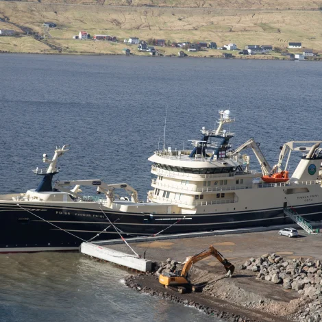 Finnur Fríði landar á Tvøroyri