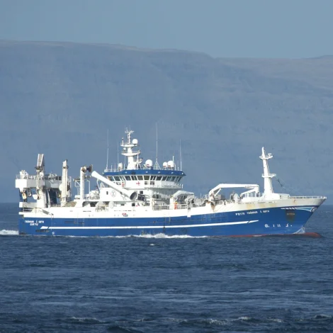 Tróndur í Gøtu landar á Tvøroyri