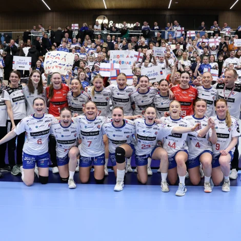 Sigur og á EM-gáttuni