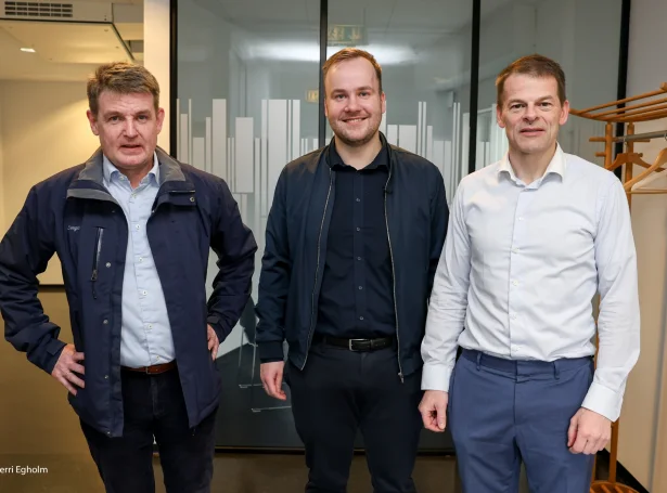 Formenninir í C, A og B hittust stutt eftir klokkan 15. Teir hava tosað við egnar flokkar: Fingið váttað samgonguskjalið og ásett landsstýrisfólk (Mynd: Sverri Eghom)