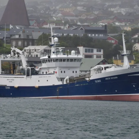 Arctic Voyager landar á Tvøroyri
