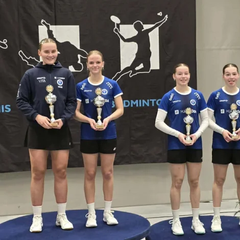 Vinnarar í tvímansleiki - kvinnur (Mynd: Badmintonsamband Føroya)
