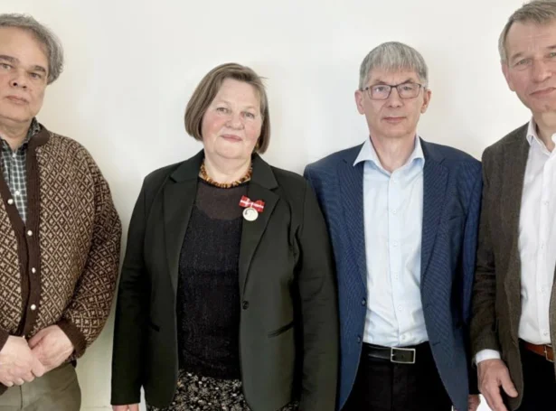 Jón Nielsen, deildarstjóri fyri Netið, Tove Brink, Herluf Mortensen, og Hákun Djurhuus, stjóri (Mynd: Sev)