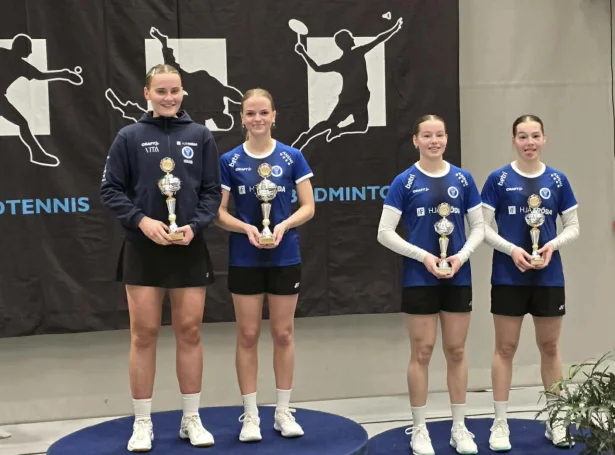 Vinnarar í tvímansleiki - kvinnur (Mynd: Badmintonsamband Føroya)