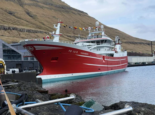 Nýggi Fagraberg kemur av fyrsta túri, teir hava 2.800 tons.