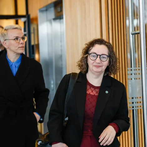 Framvegis ikki liðug við nevndarsamansetingina