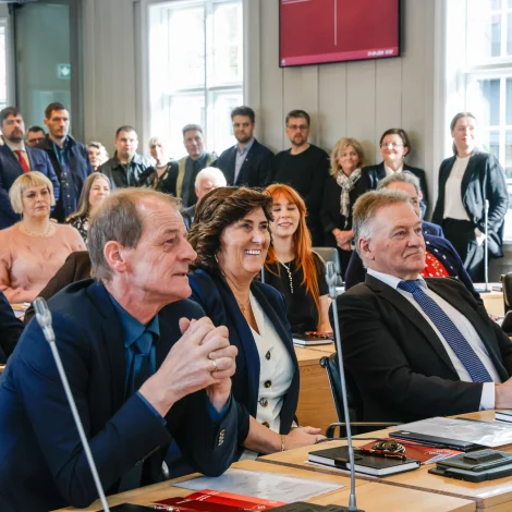 Myndir: Nýggja tingið sett