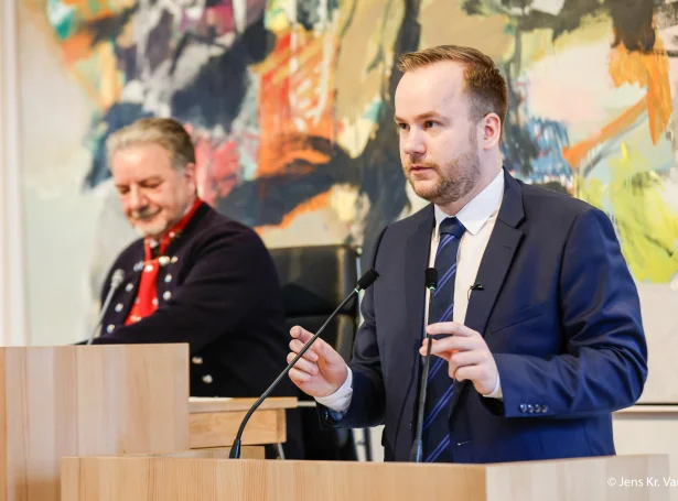 - Í ólavsøkurøðuni var ein partur settur av at varpa ljós á, at vit eiga øll ábyrgd at fremja átøk at basa og fyribyrgja rúsevnamisnýtslu. Eg eri fegin um, at fíggjarlógin endurspeglar hetta, og tað er ein góð byrjan, sigur Beinir Johannesen løgmaður (Savnsmynd: Jens Kr. Vang)