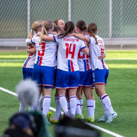 Føroyar skoraðu tvær ferðir á Tórsvølli týskvøldið - tað rakk tó ikki til stig (Mynd: FSF)