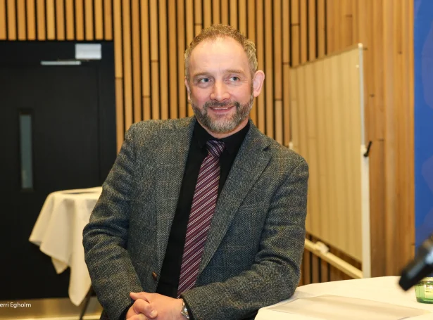 – Tá ið vit fáa altjóða ráðstevnur sum UArctic til Føroya, skapa vit virði á fleiri stigum samstundis, sigur Bárður á Lakjuni, landsstýrismaður í mentamálum (Savnsmynd)