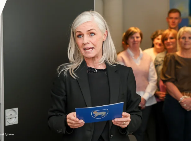 – Tað er ikki nøktandi, at eitt rúsandi evni kann vera bannað í Danmark, men framvegis vera lógligt at flyta inn til Føroya, sigur Eyðdis Hartmann Niclasen (Mynd: Sverri Egholm)