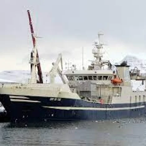 Polar Ammassuk landar svartkjaft í Fuglafirði