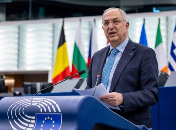 Costas Kadis, ES-nevndarlimur við hav- og fiskivinnumálum, verður ein av høvuðsrøðarunum á stóru ráðstevnuni (Mynd: EPA)