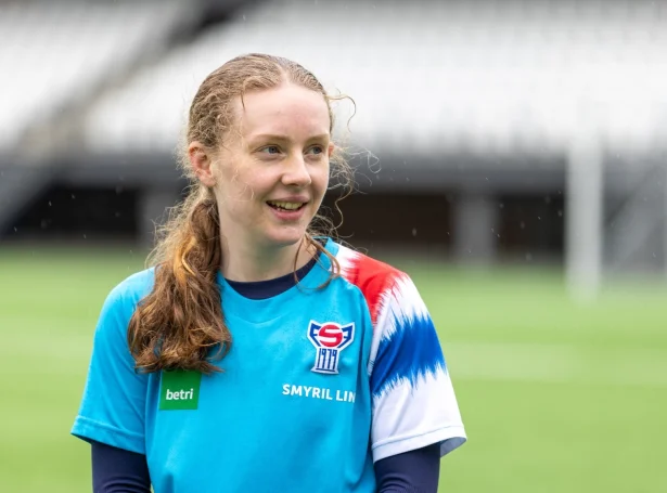 Fridrikka Maria Clementsen úr HB hevur nógvar dygdir við bóltinum (Mynd: FSF)