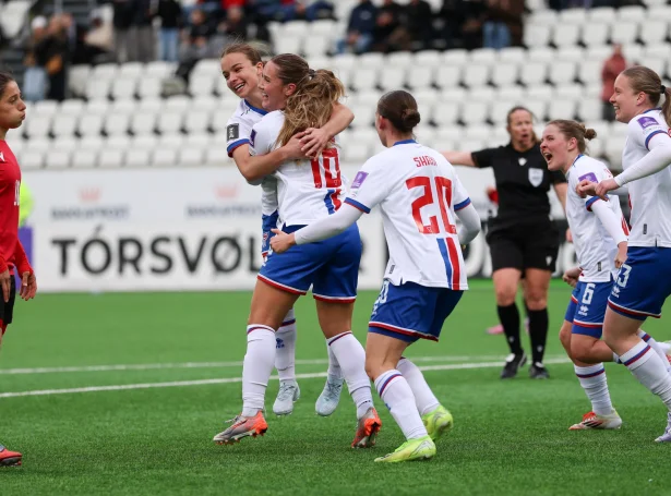 Stórur føroyskur fagnaður eftir sigursmálið hjá Annu Caroline Brændstrup (Mynd: Sverri Egholm)