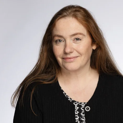 Brynhild Thomsen heldur flaggdagsrøðuna í Havn