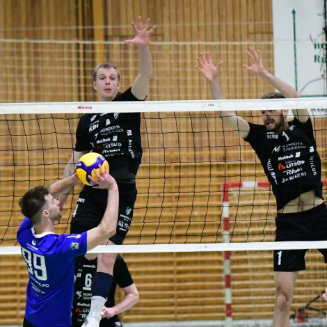 Nýggjur steypavinnari skal finnast í flogbólti hjá monnum