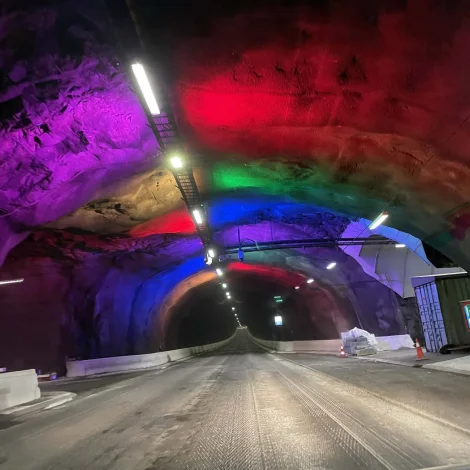 Frítt at koyra í 8 dagar í Norðoyatunlinum og Vágatunlinum