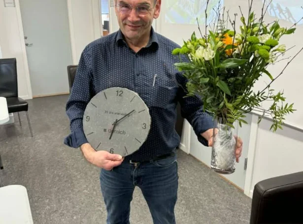 Hákun er væl umtóktur millum starvsfelagar, kundar og í vinnuni annars, har hann er kendur sum álitisvekjandi og fakliga sterkur