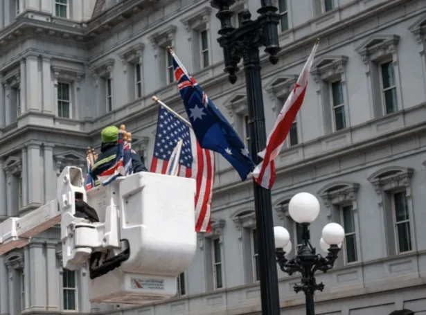 Avstralskt flagg verður tikið niður í Washington D.C. (Mynd: AFP)