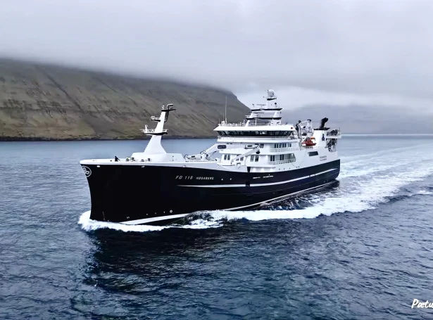 Høgaberg kom aftur á Fuglafjørð í gjárkvøldið (Mynd: Pætur á Líknagøtu)