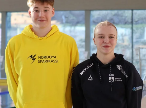 Tórir Olsen (2011) úr Ægir svam 16.59,53 í 1500 m frí og Sissal Rógvadóttir (2010) úr Suswim svam 50 m bringu við tíðini 34.49