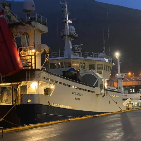 Arctic Voyager landar í Fuglafirði