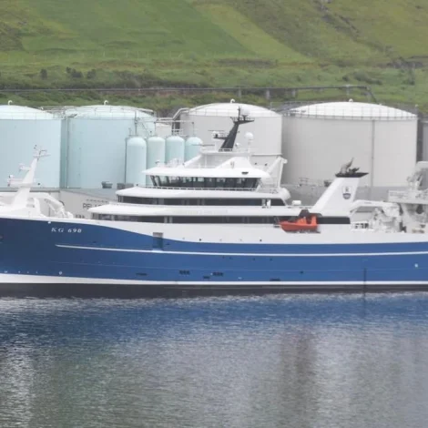 Góð 13.500 tons av svartkjafti verða landað í Fuglafirði hesa vikuna