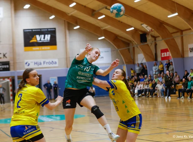 Fyri viku síðani vann VÍF eftir longda leiktíð og brotskastskapping í Vestmanna (Mynd: Jens Kr. Vang)