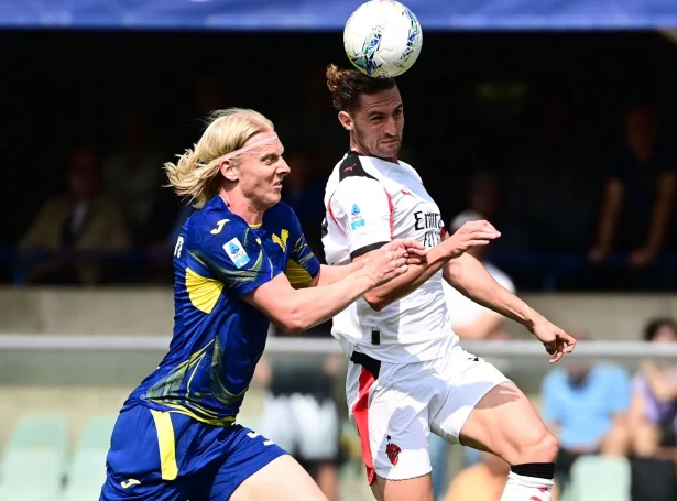 Andrias Edmundsson hevur víst seg væl fram í Serie A seinastu mánaðirnar. Landsliðsspælarin hevur sáttmála við Hellas Verona trý ár fram (Mynd: Piero Cruciatti/AFP/Ritzau Scanpix)