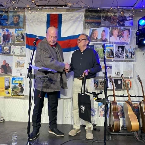 Alt streingir ið tóna