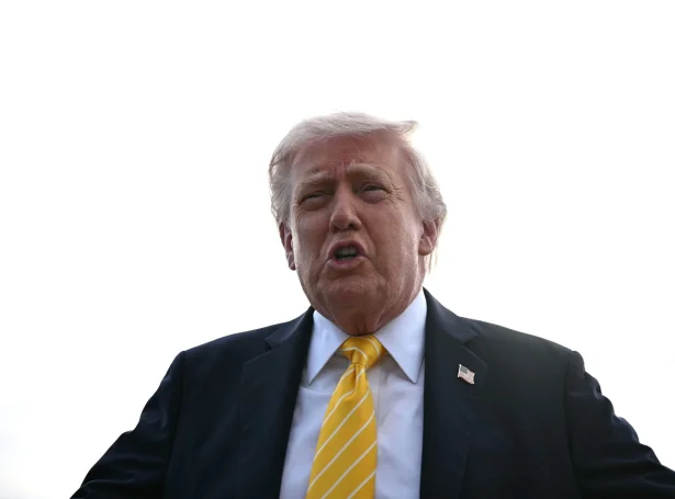 Um vikuskiftið segði amerikanski forsetin, Donald Trump, at hann ikki roknaði við, at hann kundi góðkenna uppskotið hjá Iran (Mynd: Jim Watson/AFP/Ritzau Scanpix)
