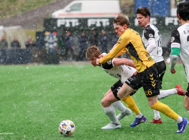 B36 vann á NSÍ mánakvøldið og er nú oddalið, meðan NSÍ er á 2. plássi. Tey spæla móti ávikavist KÍ og HB í spennandi 9. umfarinum (Savnsmynd: Sverri Egholm)